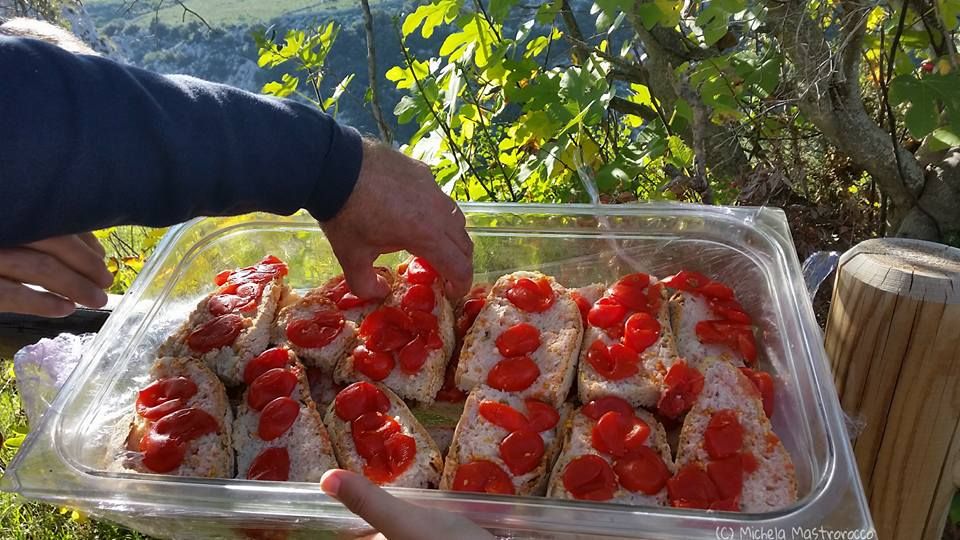 Pane Pomodoro Olio Origano Profumi Mediterranei Frantoi Tradizioni Locali Vieste Gargano Puglia