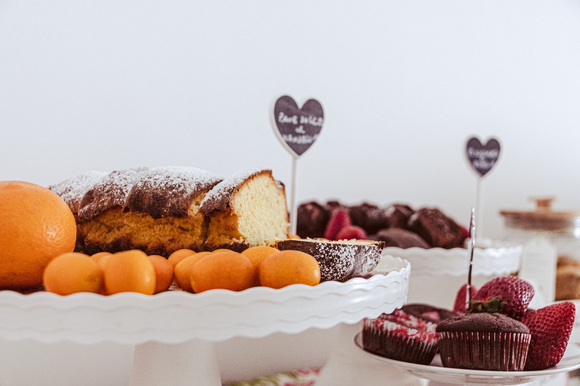 colazione con frutta e dolci freschi del B&B Incanto di Luna vicino al mare Pizzomunno Vieste nel Gargano